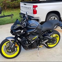 Yamaha Mt10  Year 2018  Color Grey And Green 