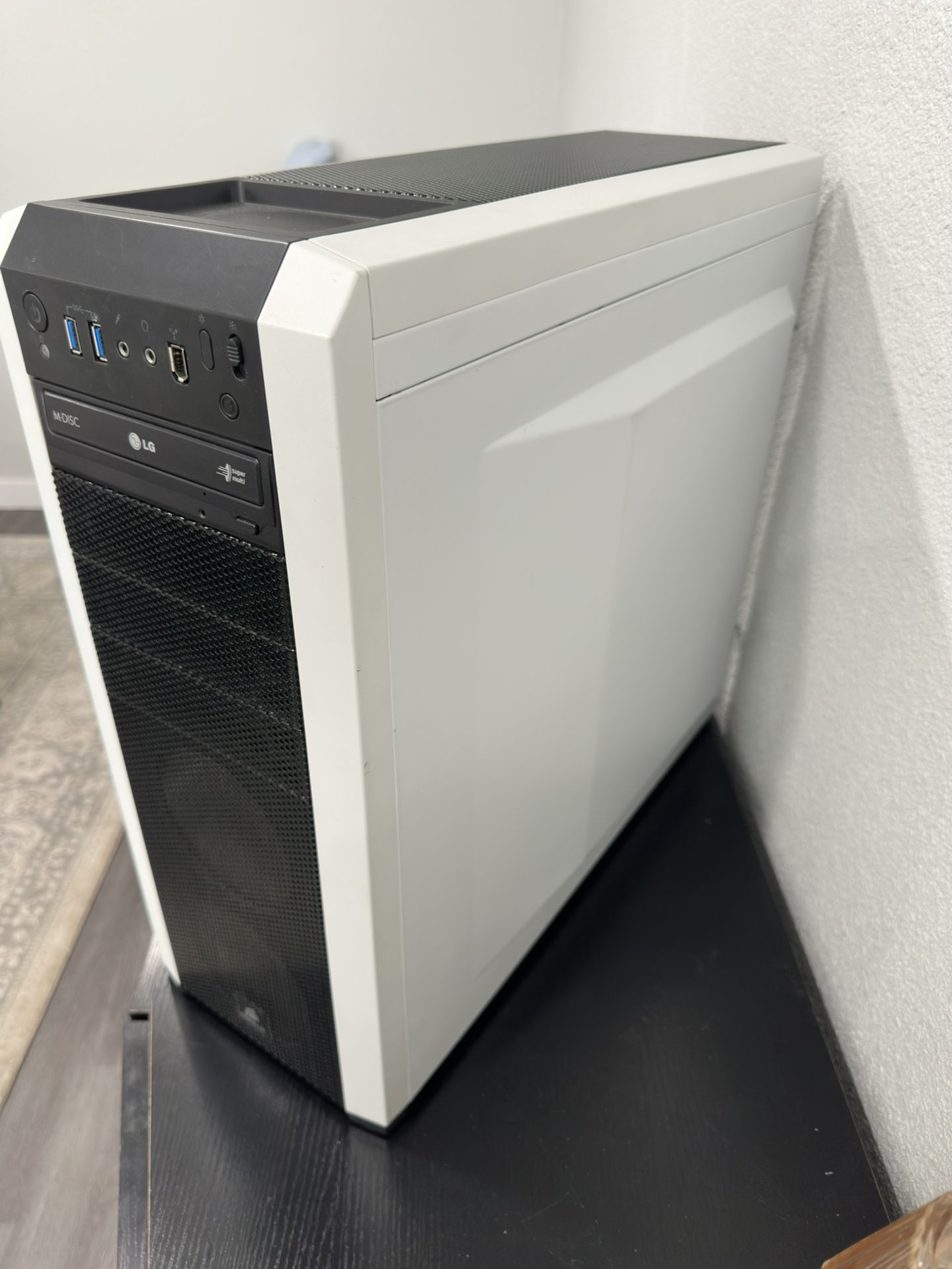 Corsair Carbide 500R PC Case - White