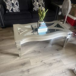 🚨 Moving Sale – Couch + 3 Living Room Tables – Must Go ASAP