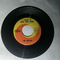 THE BEATLES VINYL 45 RECORD "I WANT TO HOLD YOUR HAND" & "I SAW HER STANDING THERE"