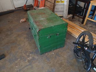 Antique Metal & Wood Storage Trunk – Great Restoration Project