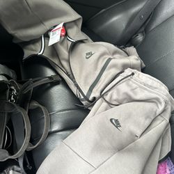 Men’s Nike Tech Sweatsuit