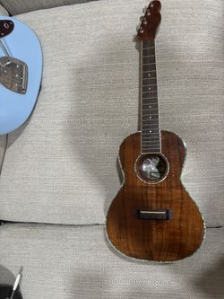 Fender Ukulele “lovely” Koa Wood