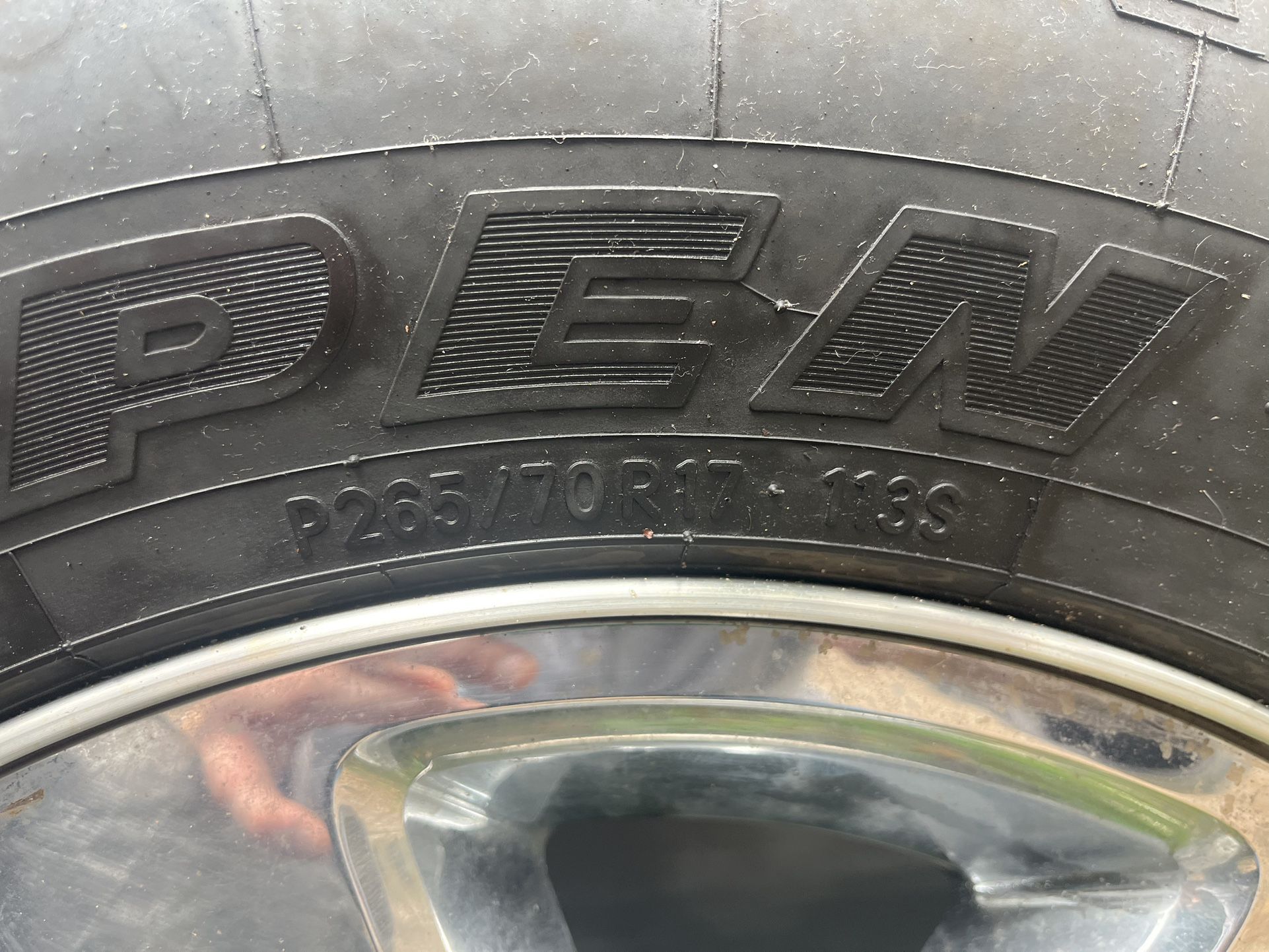 5 Lug Jeep Rim And Tire. Ford Hitch