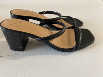 Black Sandals Size 6.5 Chunky Heel Sandals NEW