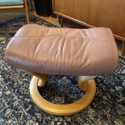 Ekornes Stressless Light Tan Colored Leather Ottoman | Teak Wood Base Footrest 