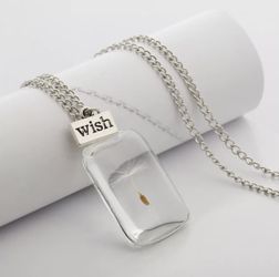 Gorgeous NEW Glass Dandelion Rectangle โWishโ Womenโs Fashion Jewelry Necklace