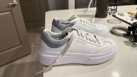 Skechers Classic White/Gray Sneakers Women’s Size 6