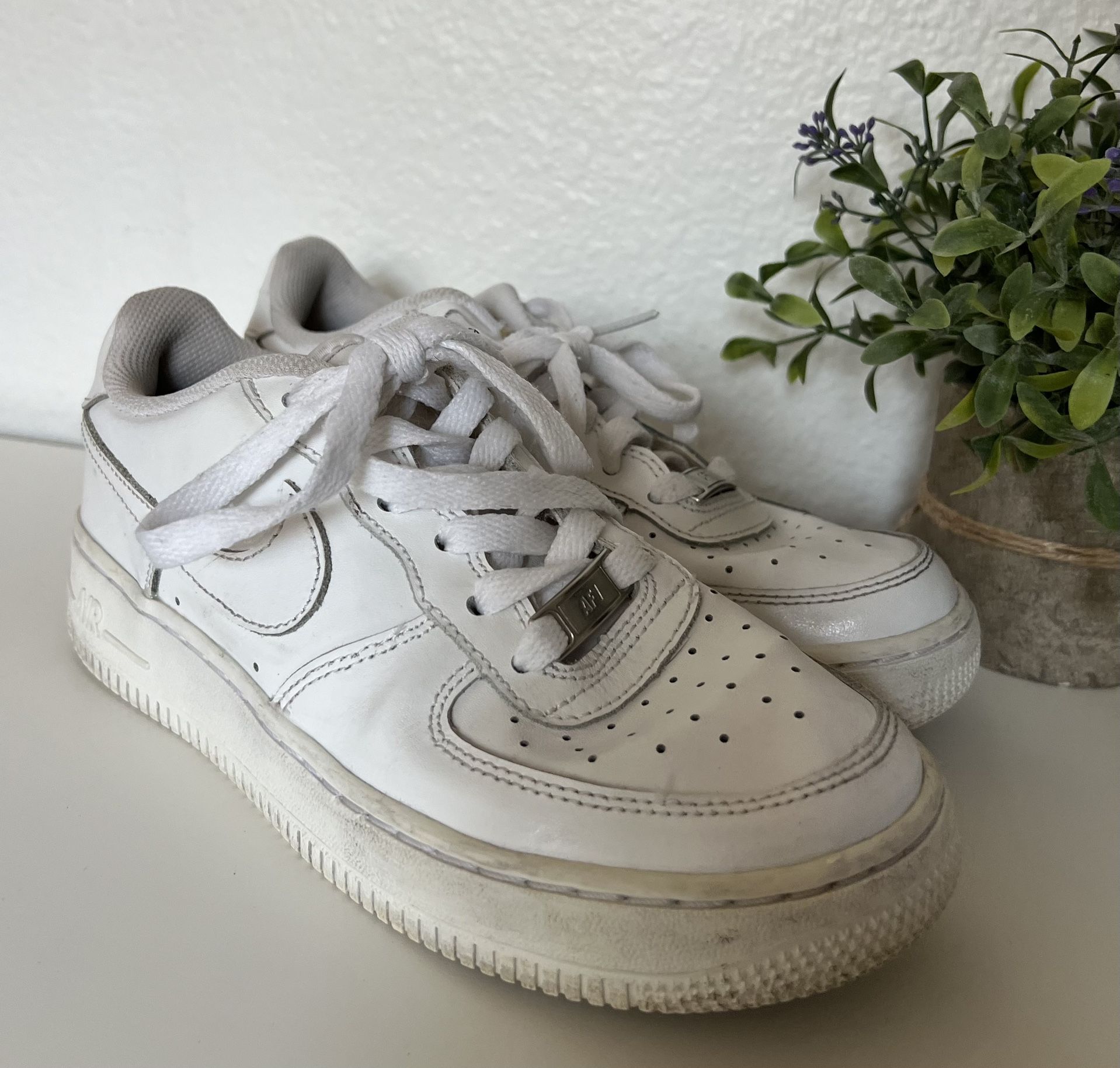 4.5Y Nike Air Force 1 Low White Juniors Boys Girls Youth School Shoes Sneakers
