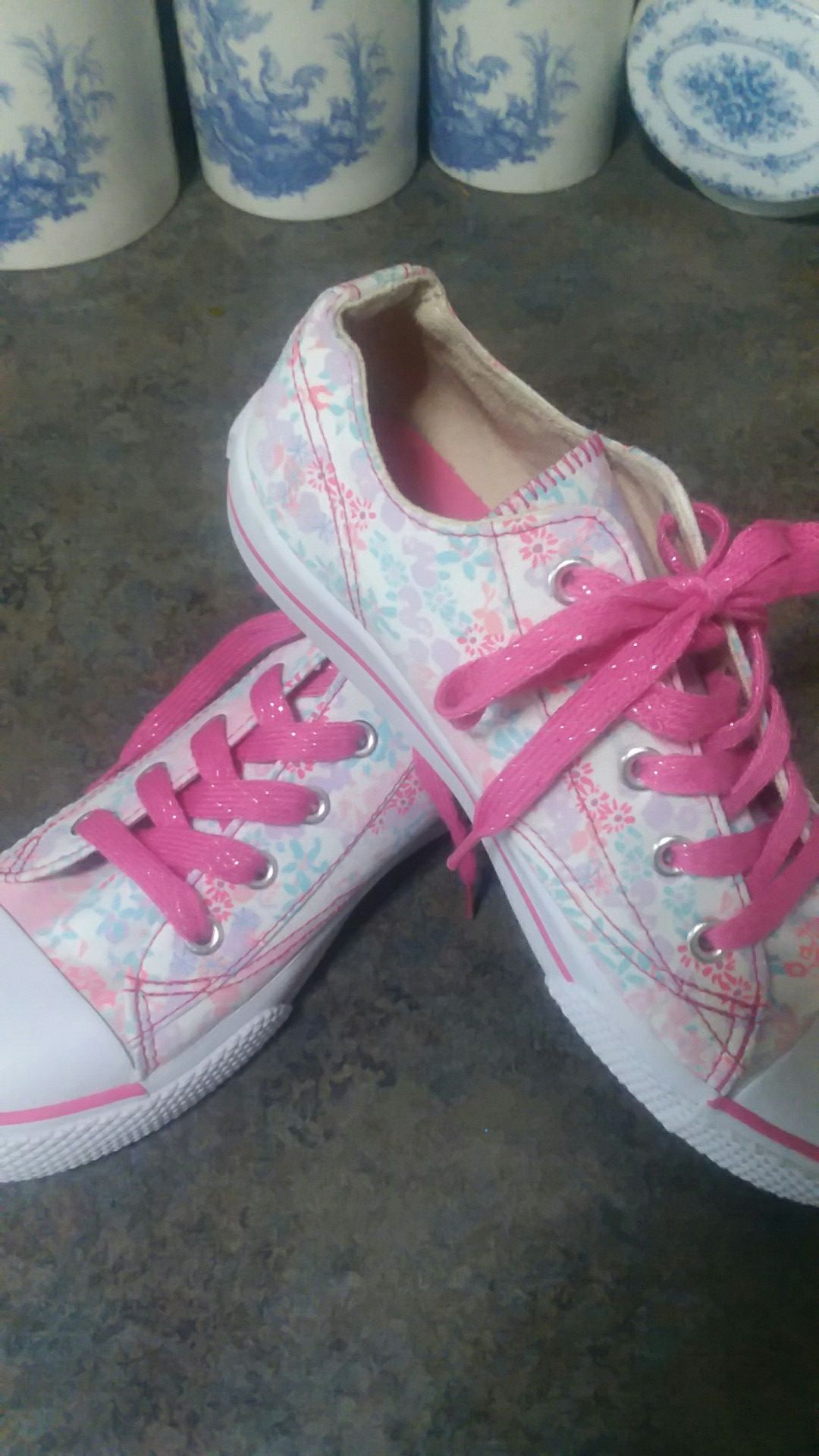 Airwalks girls size 3 1/2