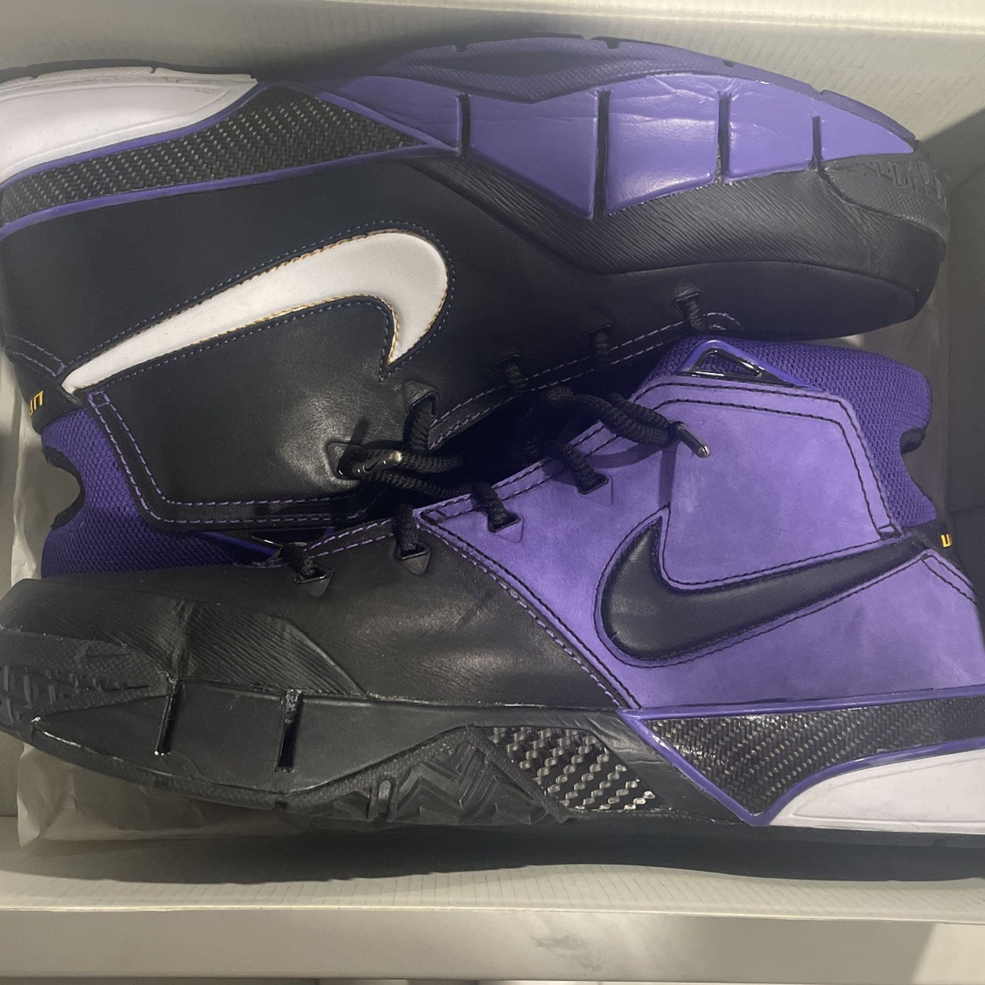 Kobe 1s Size 10