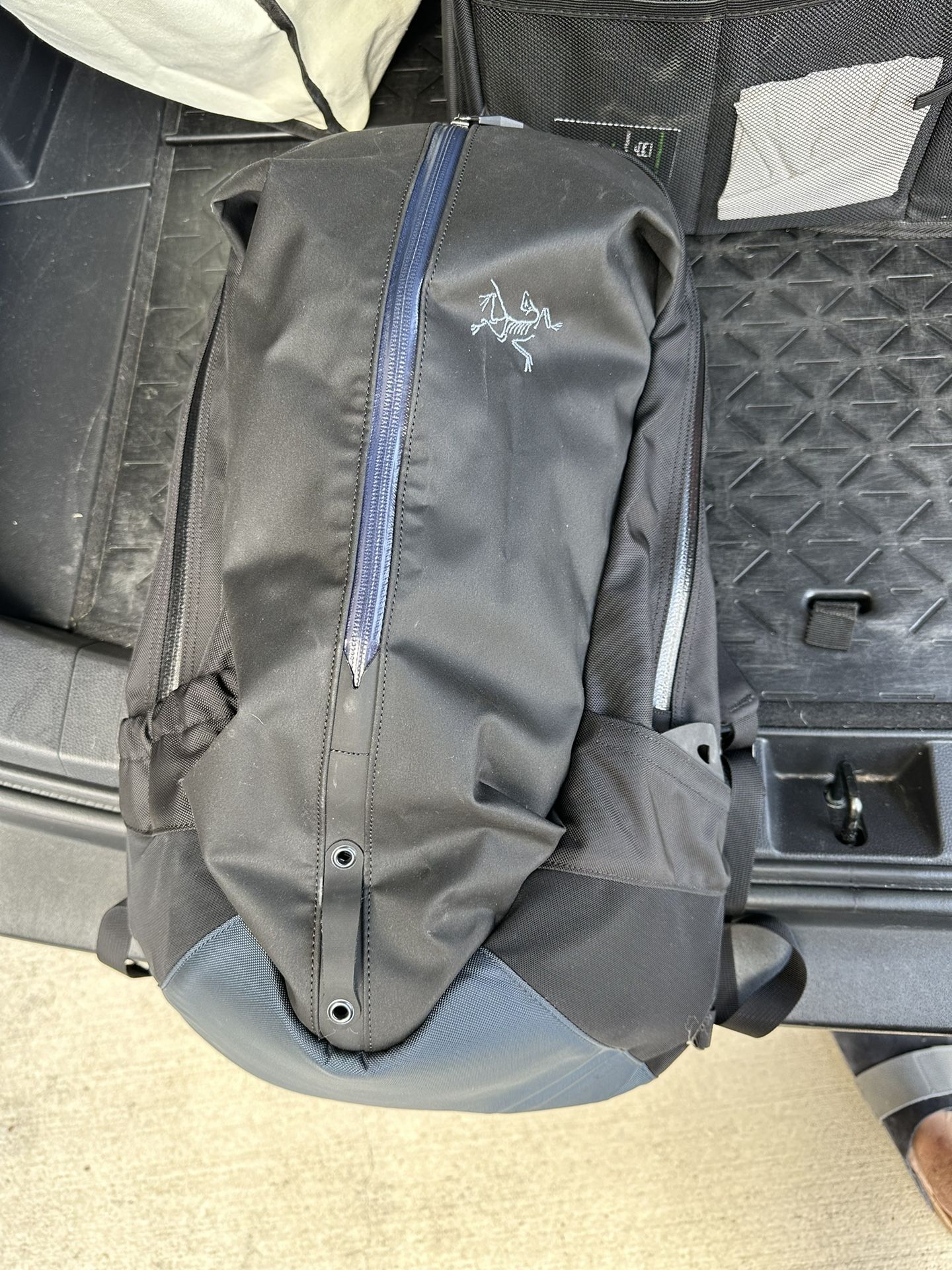 Arc'teryx Arro 22 Backpack Color-Exosphere Hiking Travel DAYPACKS