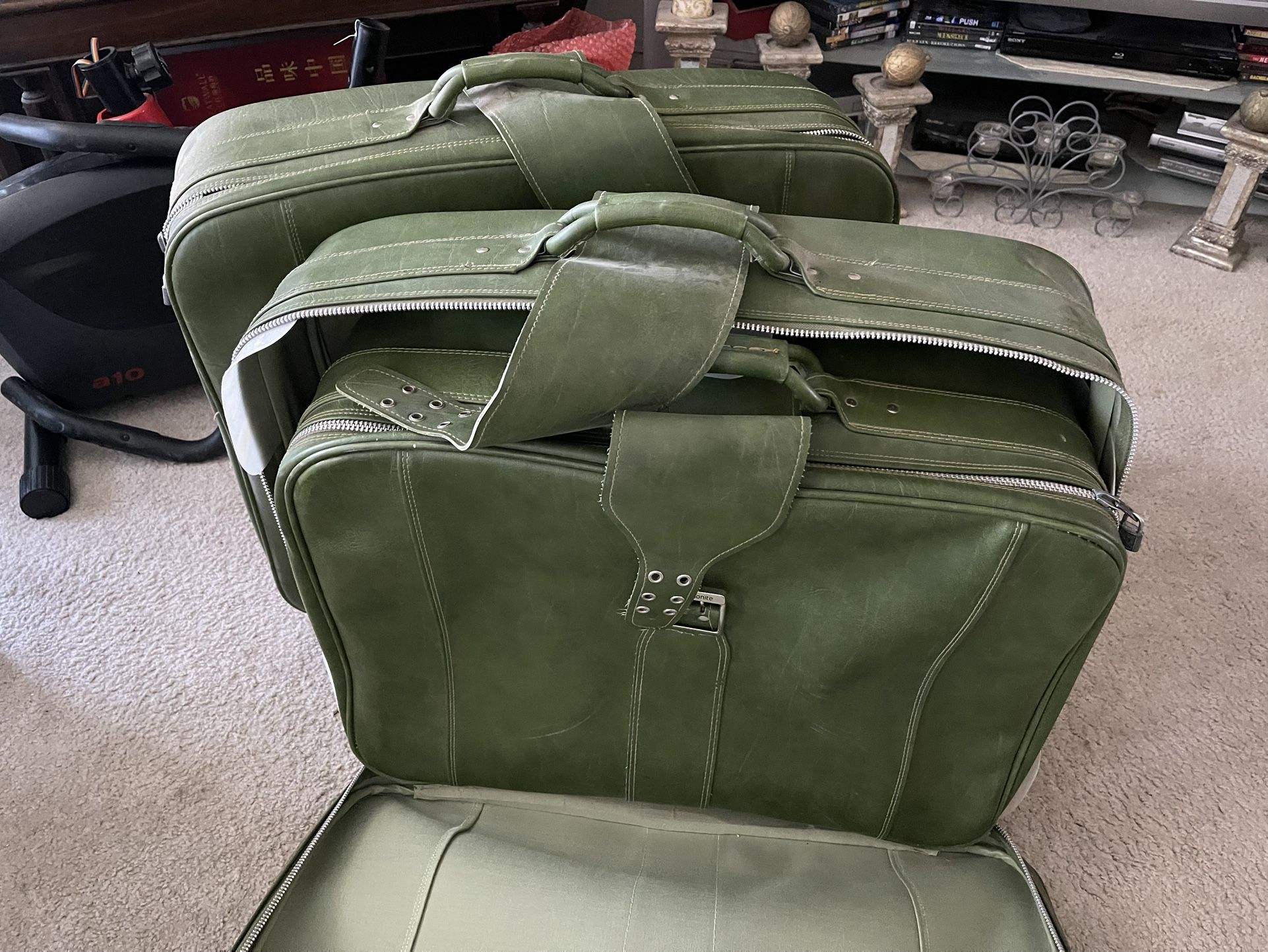 Luggage – Samsonite green three-piece