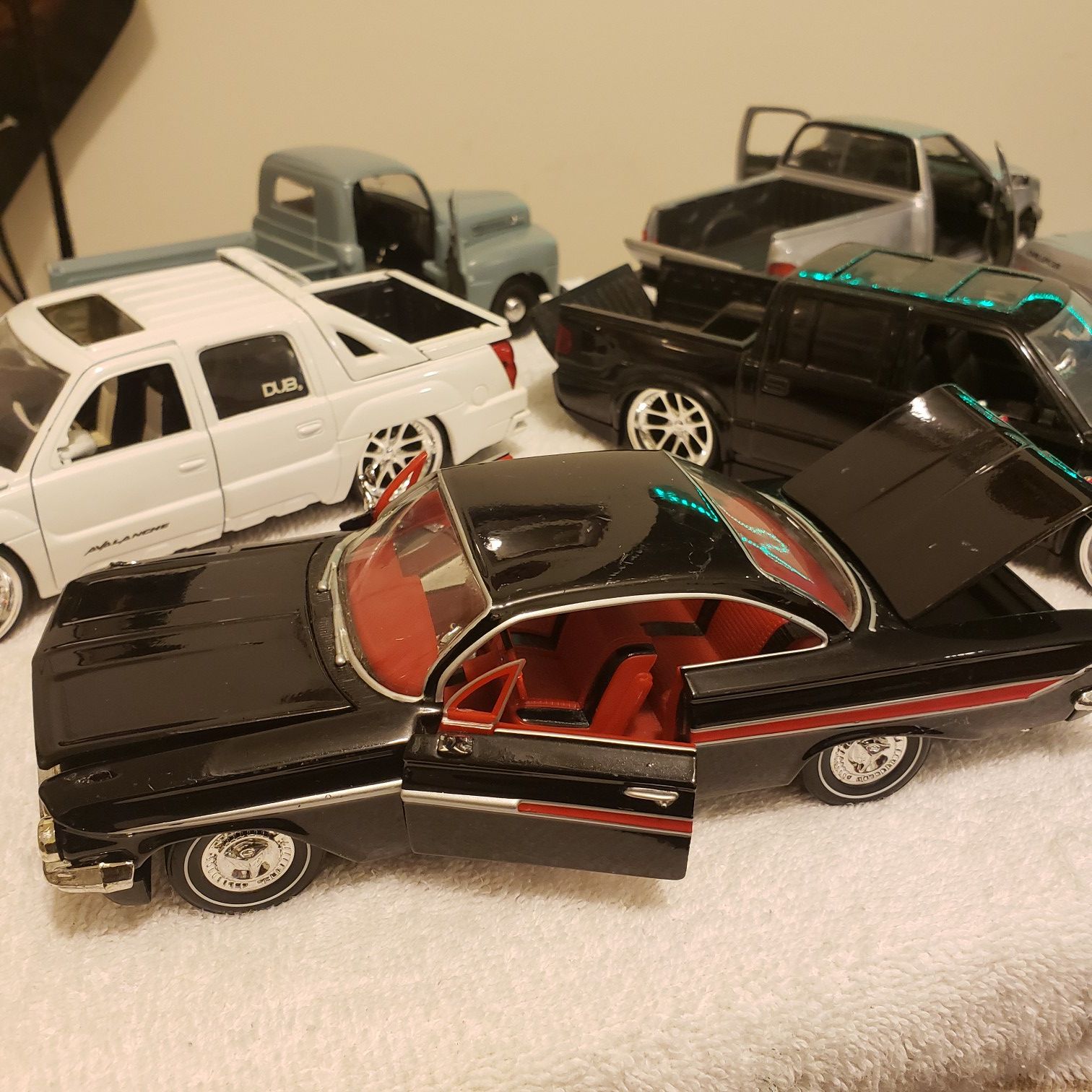 6 PCS CLASSIC MODEL CARS AND TRUCKS, NOT!! SOLD SEPARATELY,