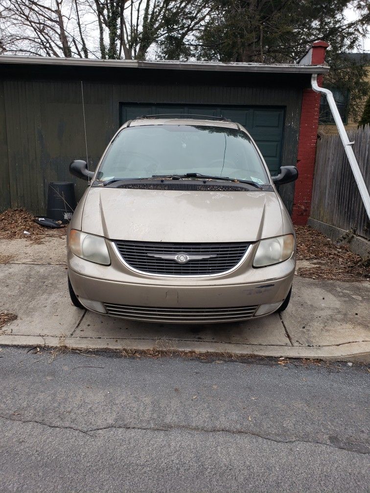 2003 Chrysler Town & Country