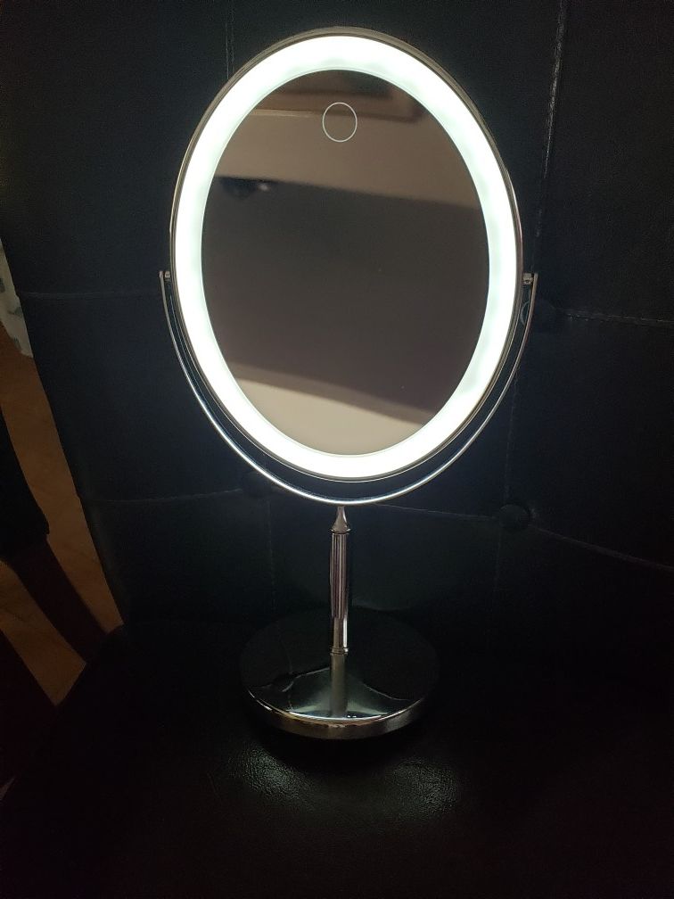 Light up vanity makeup Mirror