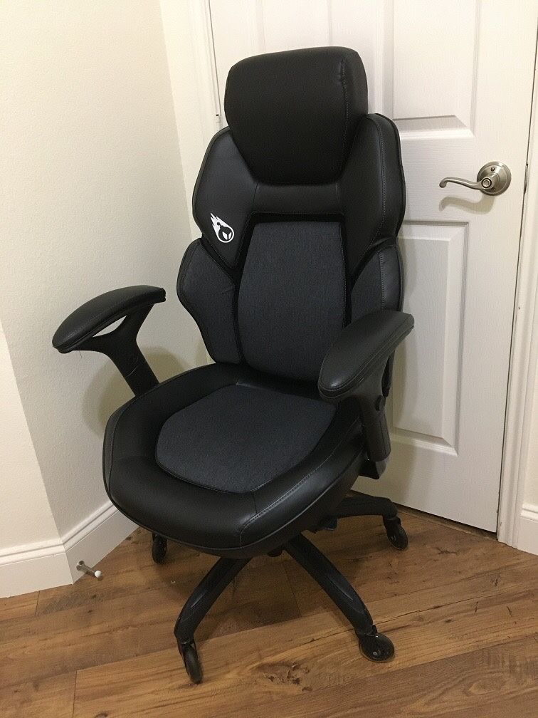 DPS 3D Insight Gaming Chair With Adjustable Head Rest