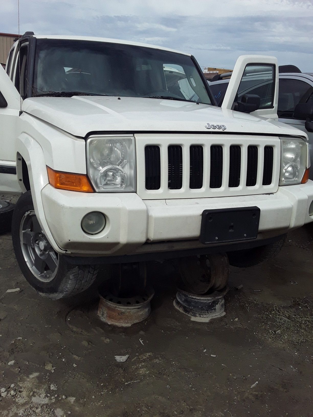 2006 Jeep Commander for parts