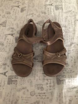 Clarks Women's Brown Strappy Sandals