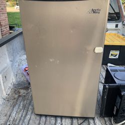 Mini Fridge 