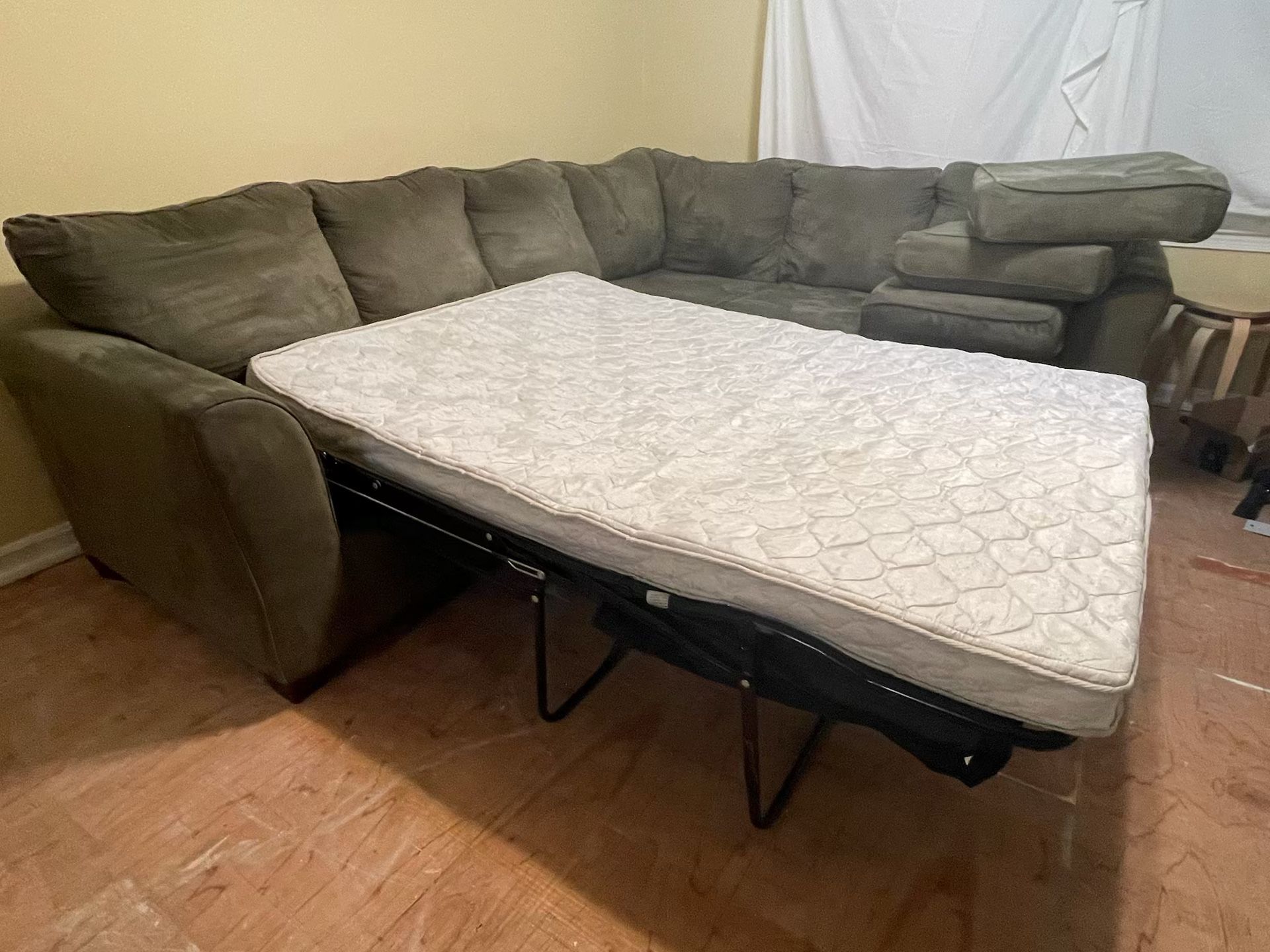 Sleeper Couch Free 🆓 Delivery