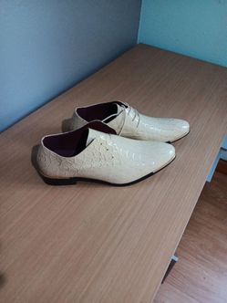 Cream Patent Croc-Embossed Oxford Dress Shoes
