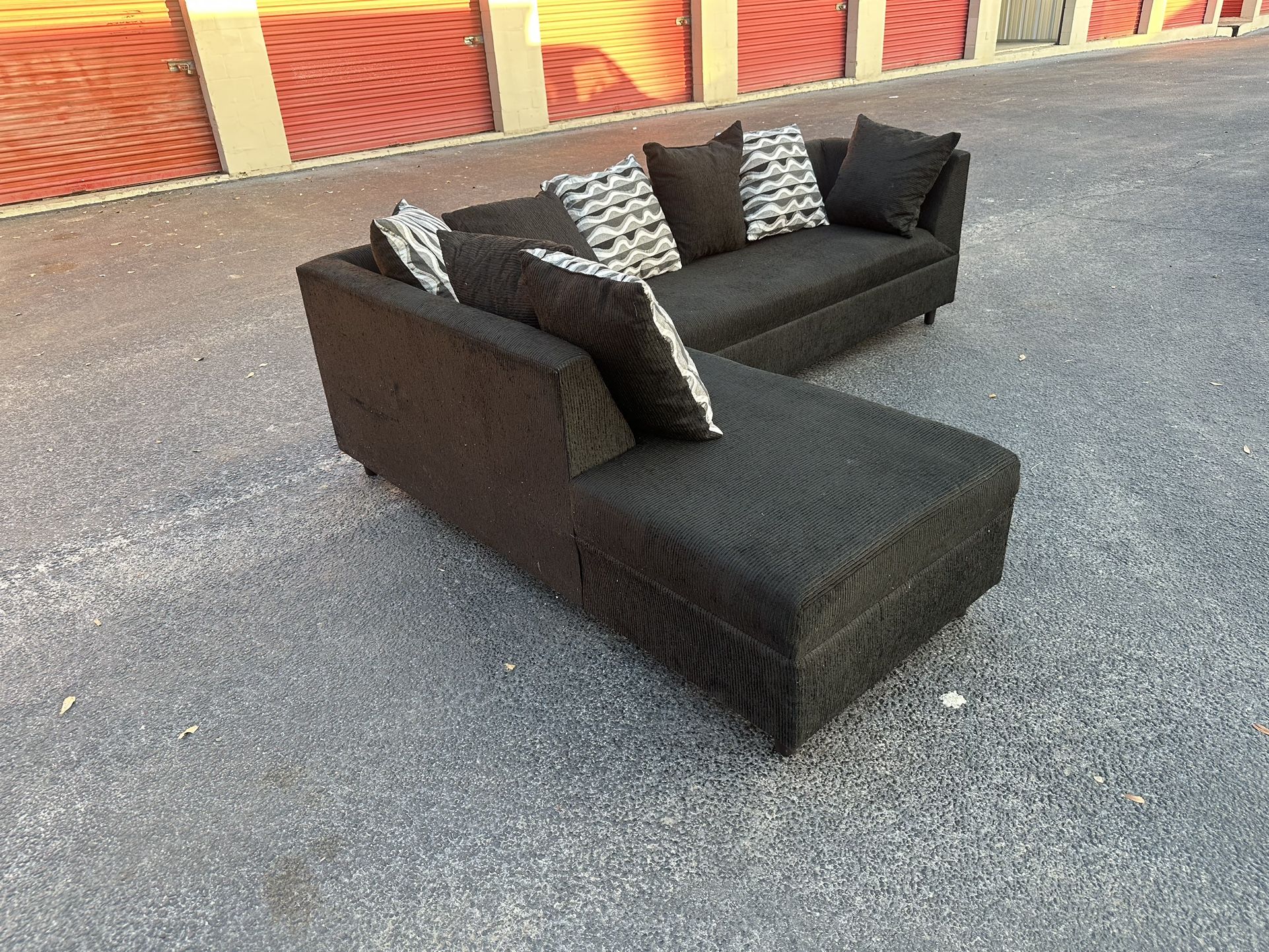 Super Nice Black Sectional Couch 🔥🔥