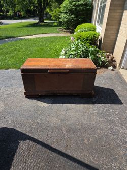 VINTAGE TRUNK / CHEST
