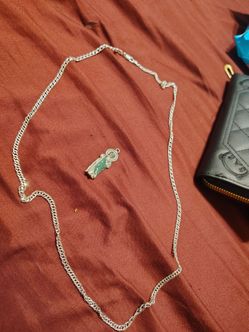 Silver chain n pendent 28 inches