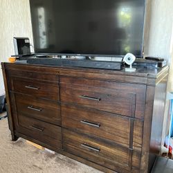 Ashley Furniture 5-piece bedroom set including dresser, side tables, mirror, bed/frame/headboard