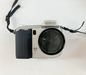 Minolta Dimage 7 5.2 megapixel digital camera with case