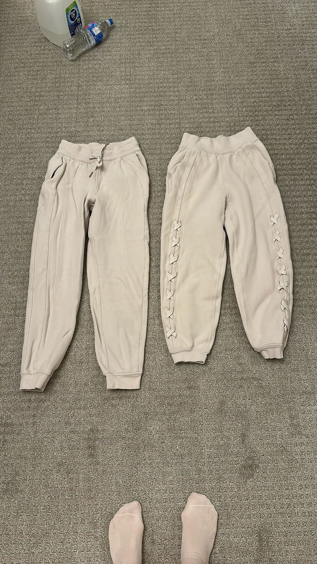 Lululemon Scuba Joggers - Size 0 - White Opal