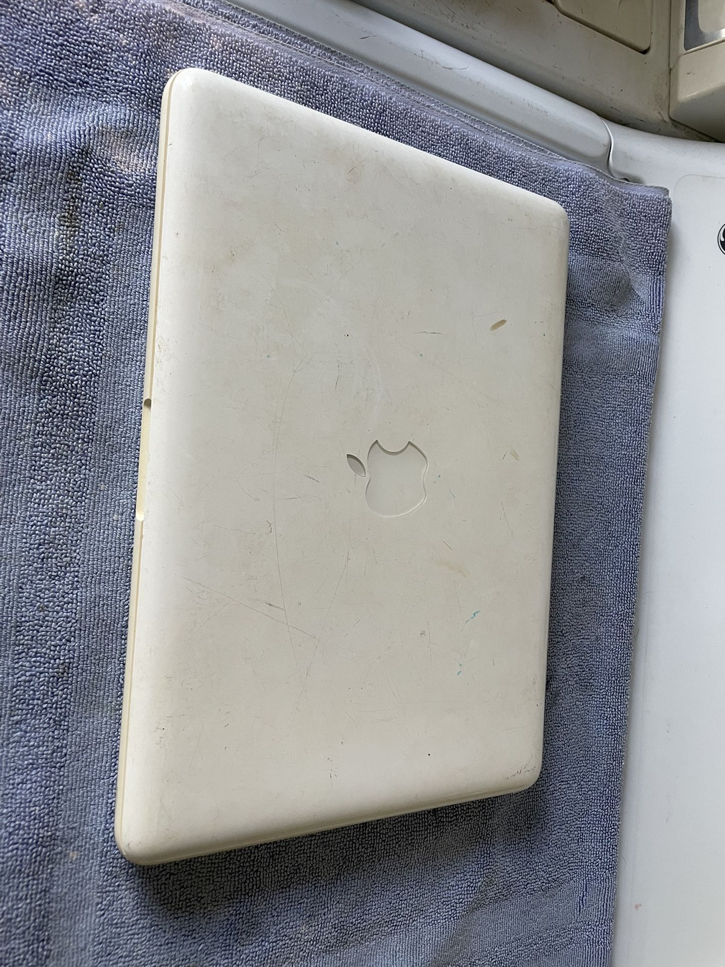 Apple MacBook, computer laptop, no cables no charger unknown condition does not turn on when I try. Maybe the battery is dead.