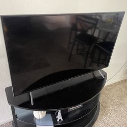 Samsung 50’ TV w/table