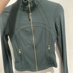 Lululemon jacket size 4