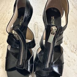 NEW Michael Kors Berkley T-Strap Dress Sandals Black Crinkle Patent  Size 7 1/2M