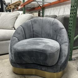 Meridian Furniture - Shelly Grey Velvet Chair 
