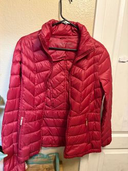 Michael Kors women's lightweight down jacket - berry red