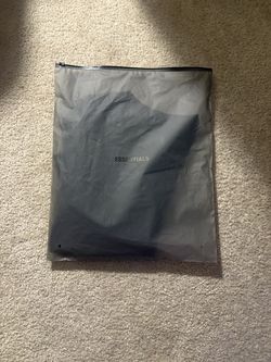 Black essential t shirt size small