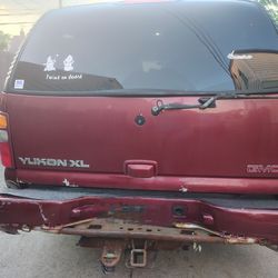 2002 GMC Yukon XL Denali 