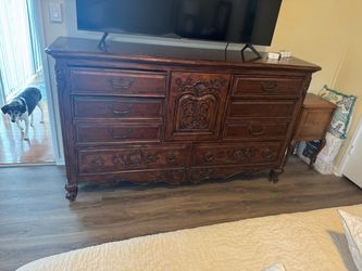 Hekman Carved European Style Bedroom Set