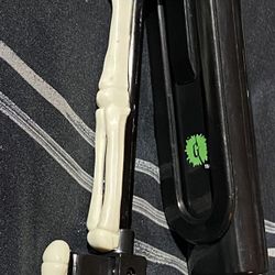 1996 Goosebumps Curly Booklight Skeleton “Reading Is A Scream” Broken (READ DESC