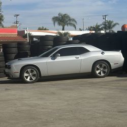 Dodge Challenger Sxt 