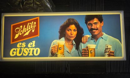 Vintage 1981 Schlitz Beer "Es El Gusto" Lighted Bar Sign - Rare Spanish
