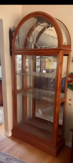 Curio/collectibles  light up cabinet