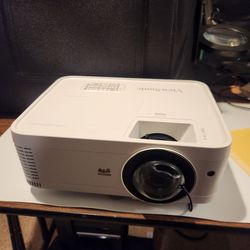 Viewsonic Px701 HDH - Short Throw Projector