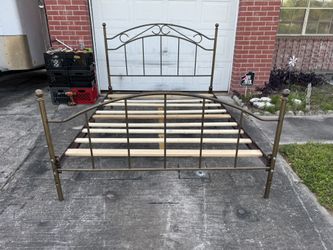 Jardine Ent. Queen Size Steel Rustic Platform Bed