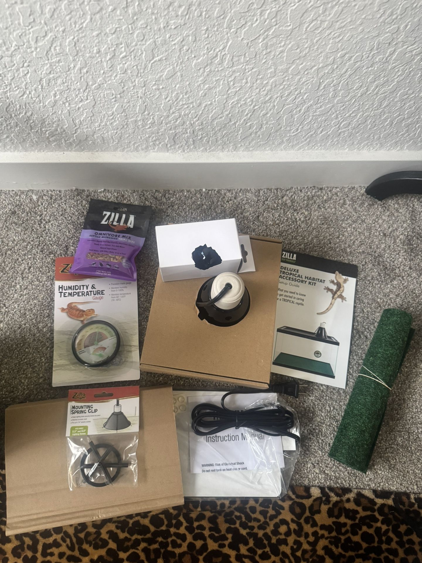 Reptile Accessories Kit Zilla Dome Light Heat Mat Terrarium Liner Lot Bundle Brand New