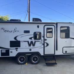 2019 Winnebago Minnie 2108DS 22ft.