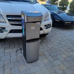 ALMOST NEW BRIO WATER DISPENSER WITH SELF CLEANING TECHNOLOGY